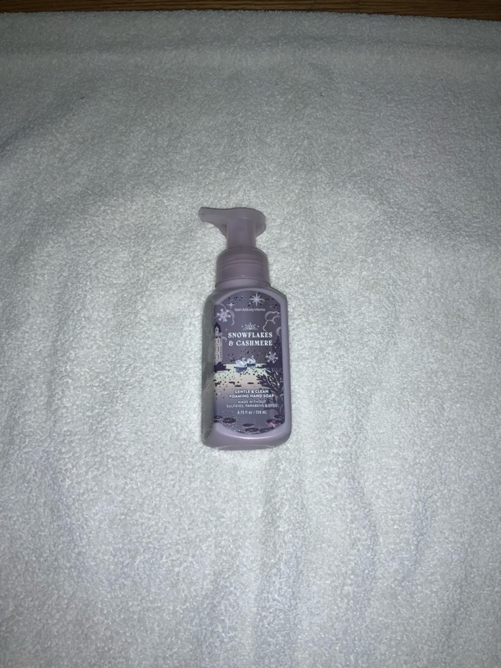 Bath & Body Works Snowflakes & Cashmere Foaming Hand Soap - Lavender Purple